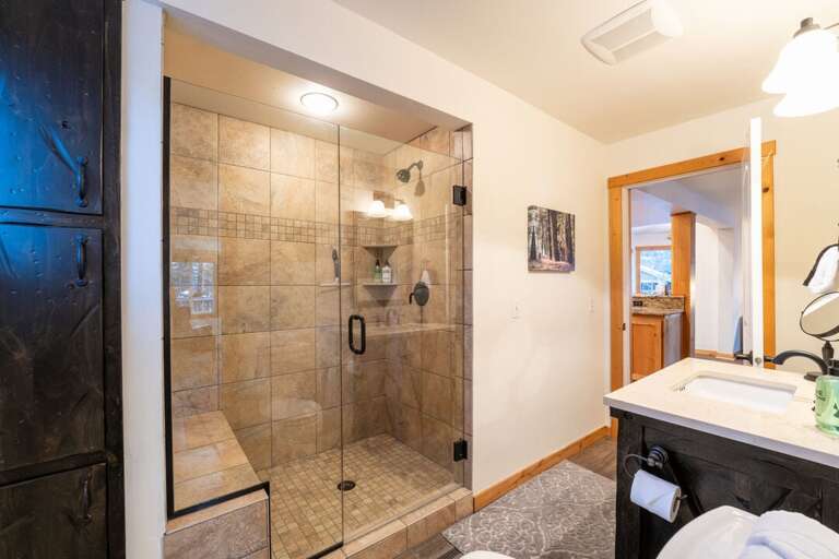 Shared Main Bathroom | Main Level