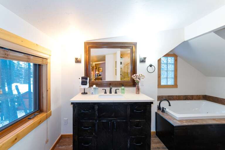 Single Vanity | Upper Level