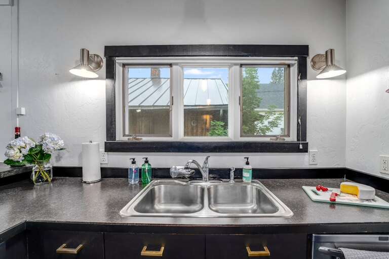 Split Stainless Sink | Main Level
