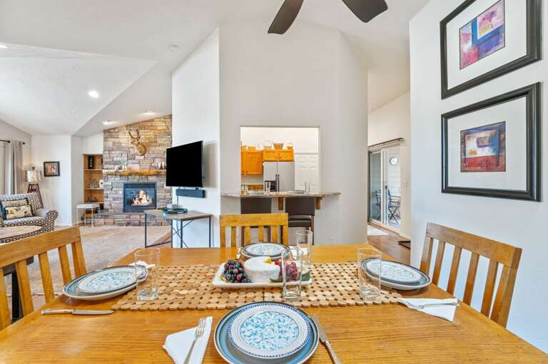 Dining area with seating for 4