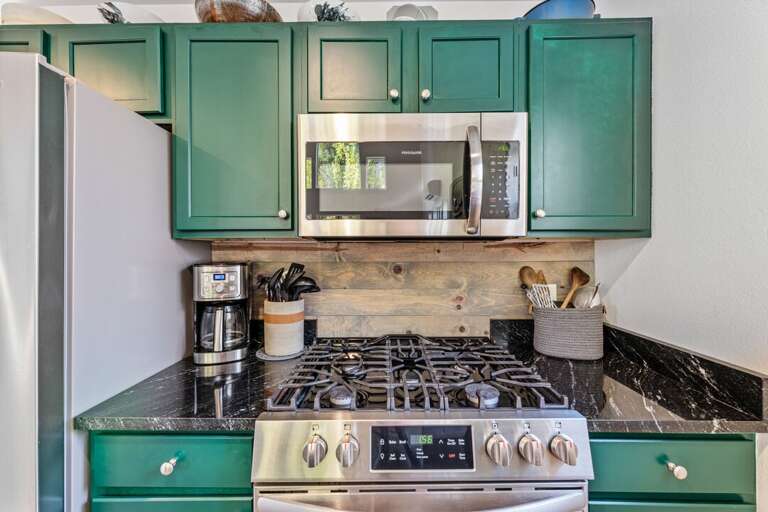 Full Equipped Kitchen with Stainless Steel Appliances | Main Level