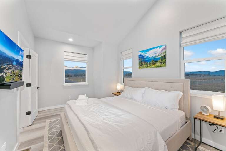 Upper level | master bedroom 1 with a king bed Upper level | master bedroom 1 with a king bed