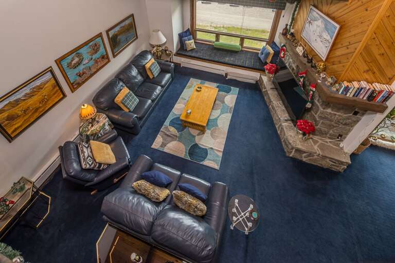 Large living room with plenty of seating