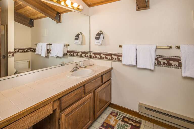 Secondary ensuite bathroom