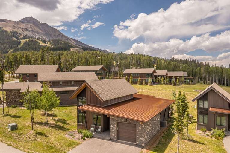 Spacious garage and driveway | Exterior