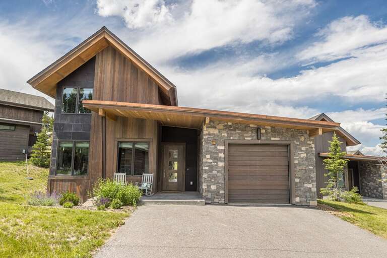 Stunning front view of the house | Exterior