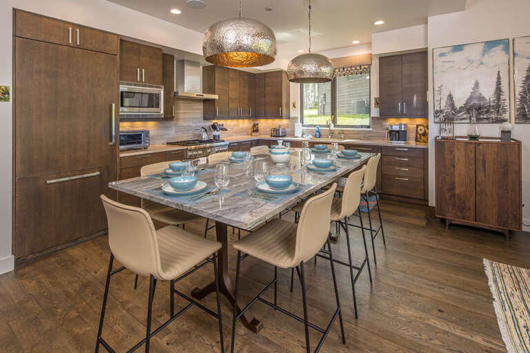 Stunning kitchen with plenty of seating | Lower Level