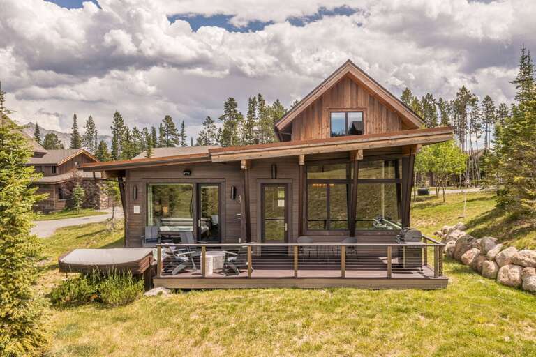 Unique ranch modern style home with private porch and hot tub | Exterior Unique ranch modern style home with private porch and hot tub | Exterior