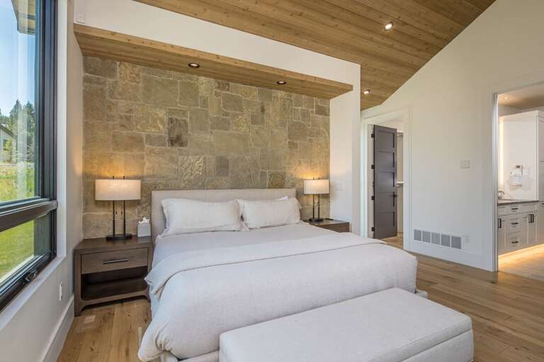 Enjoy this cozy king bed in this bedroom tucked in the corner of the house! Enjoy this cozy king bed in this bedroom tucked in the corner of the house!