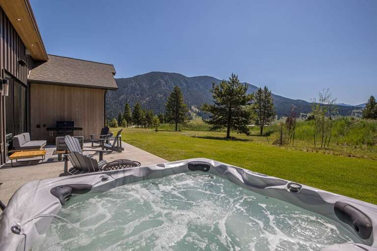 Enjoy the views from the patio hot tub! Enjoy the views from the patio hot tub!