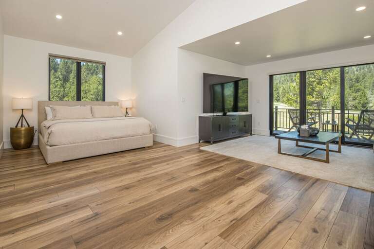 Private upstairs bedroom with living room, kitchen, bathroom, and balcony! Private upstairs bedroom with living room, kitchen, bathroom, and balcony!