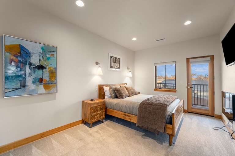 Summit Loft third bedroom with a queen-size bed.