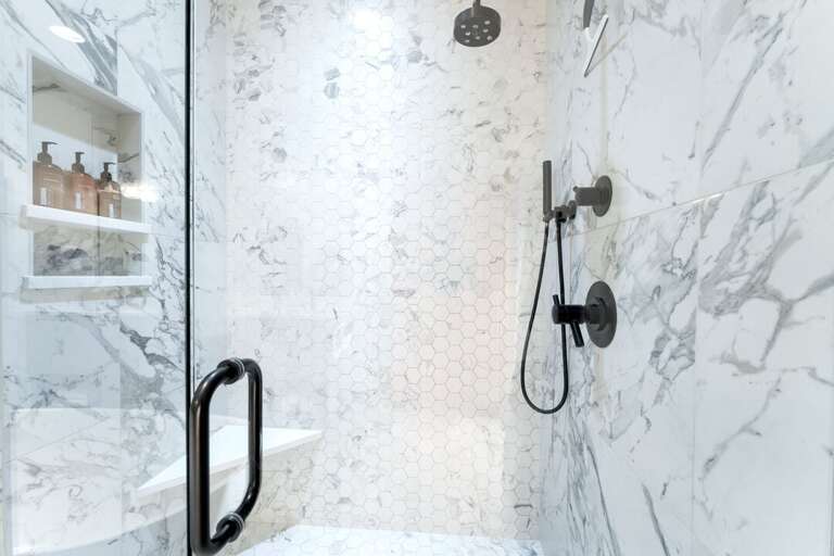 Summit Loft primary ensuite bathroom.