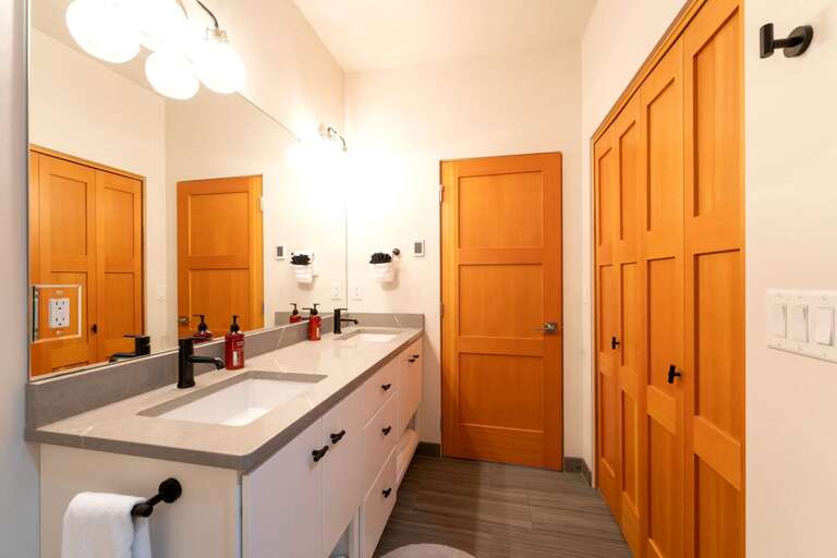 Summit Suite bathroom.