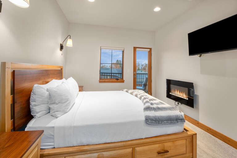 Summit Suite primary bedroom.