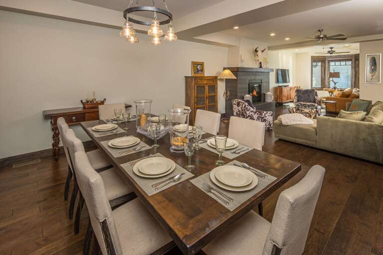 Large great room for everyone to be together an enjoy stories of your adventures | Mail Level