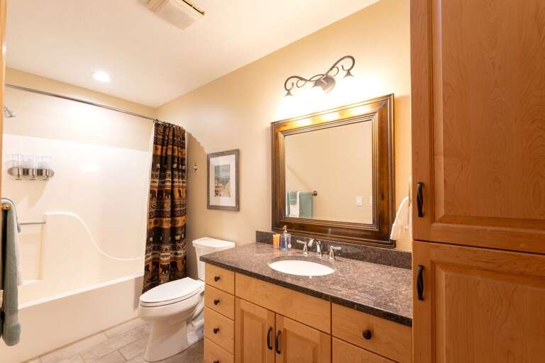 Shared Bathroom with Tub/Shower Combo and Single Vanity | Upper Level Shared Bathroom with Tub/Shower Combo and Single Vanity | Upper Level
