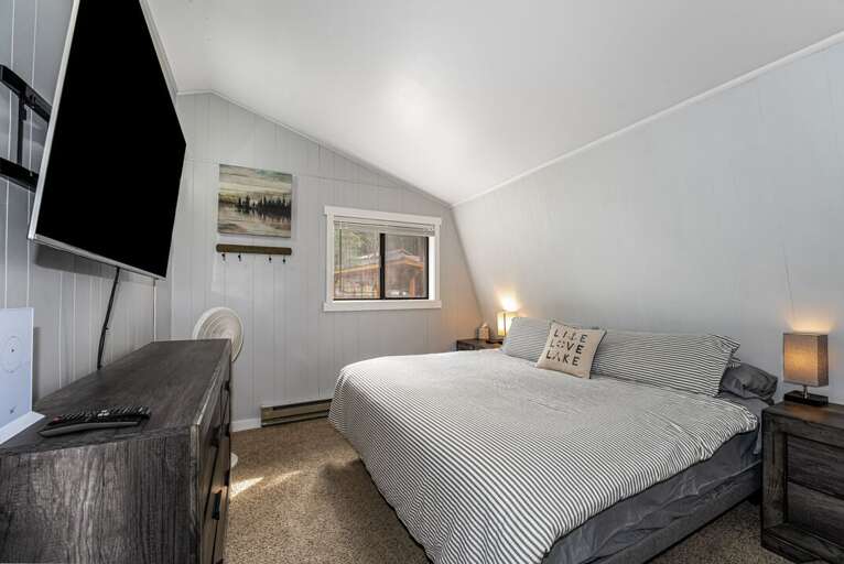 Nestle in to wind down and watch TV | Upper Level Nestle in to wind down and watch TV | Upper Level