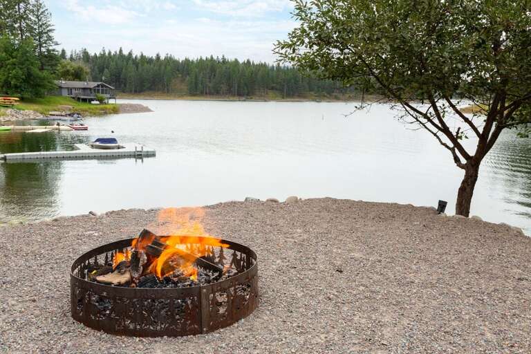Sit by the fire and enjoy the beautiful lake | Exterior Sit by the fire and enjoy the beautiful lake | Exterior