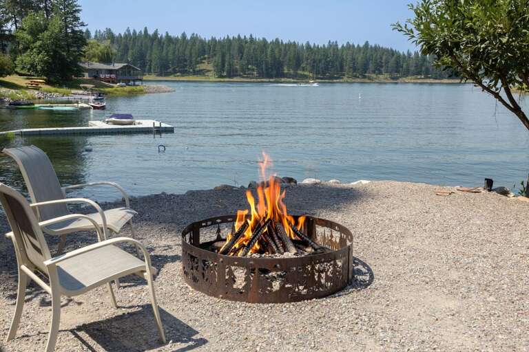 Sit by the fire and enjoy the beautiful lake | Exterior