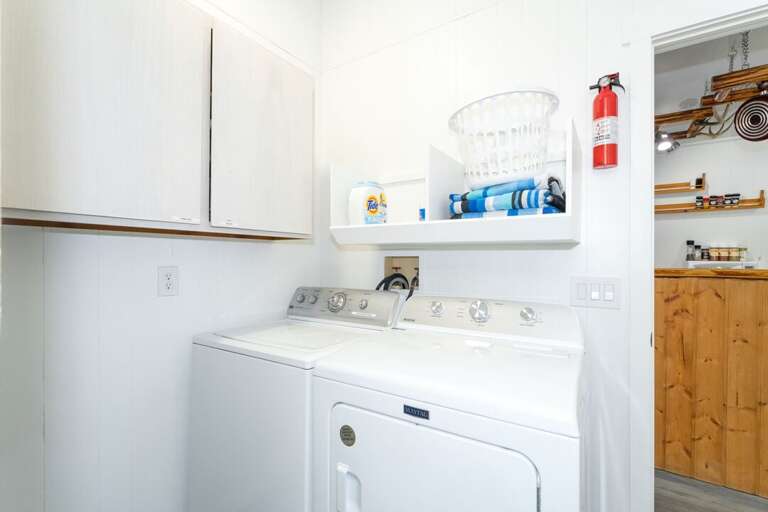 Washer/dryer included | Upper Level Washer/dryer included | Upper Level