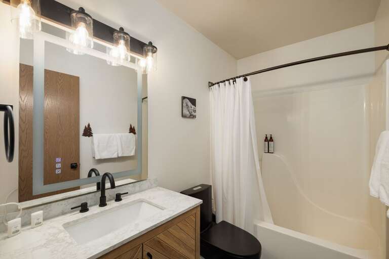 Shared bathroom with tub/shower combo | Main Level Shared bathroom with tub/shower combo | Main Level