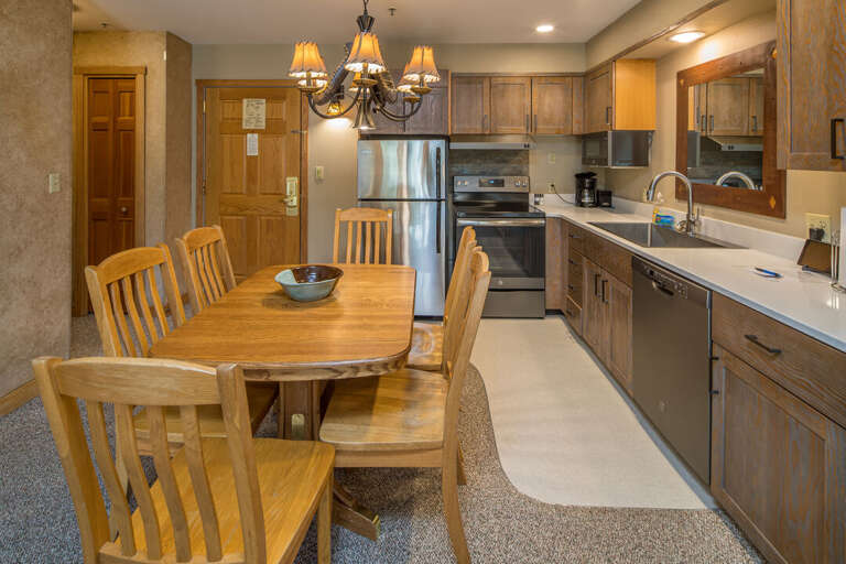 Fully equipped kitchen for all your culinary creations | Main Level