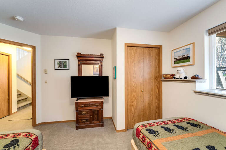 TV and closet in the twin room. | Lower Level