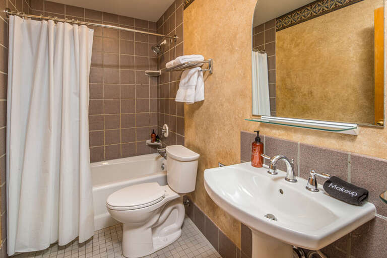 Primary bathroom includes tub/shower combo | Main Level