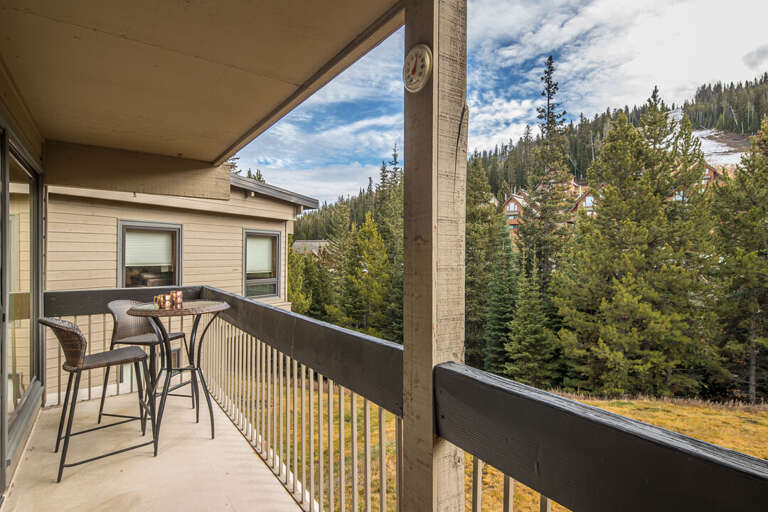 Enjoy a glass of wine in the evening while soaking in the unbeatable views of the stars | Exterior