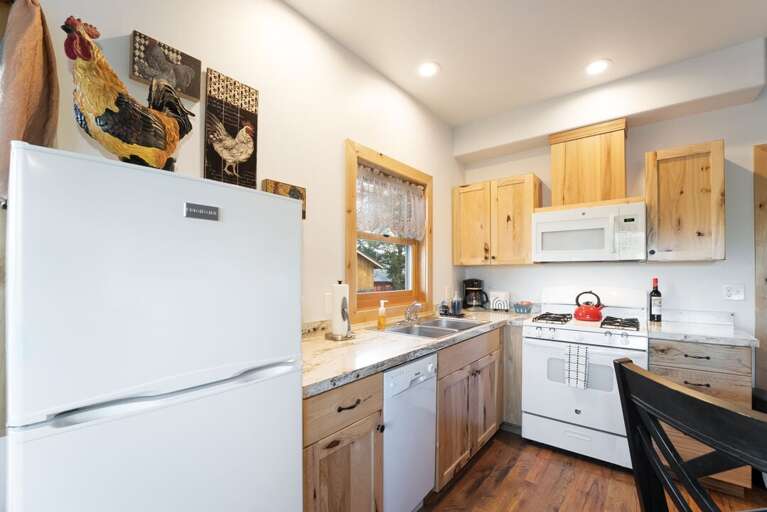 A fully stocked kitchen, featuring a gas range stove to cook all your favorite dishes. | Main Level | Northern Lights