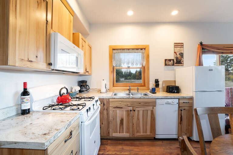 A fully stocked kitchen with great appliances, including a dishwasher. | Main Level | Southern Cross