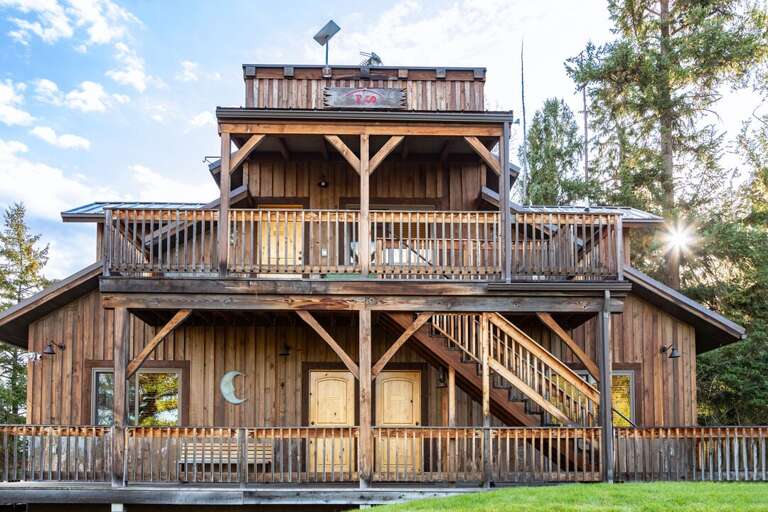 The R Lazy S Inn featuring your cozy cabin on the bottom level.