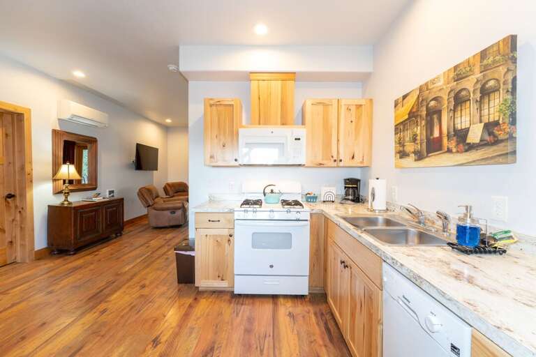 Open flow from the kitchen to the living and sleeping area. | Upper Level