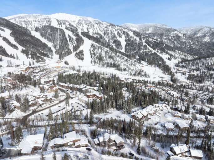 Aerial views of the nearby slopes.