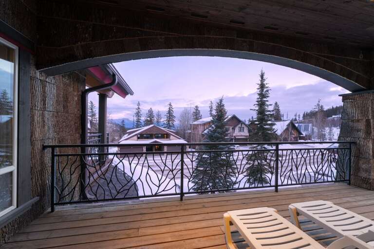 Deck views of the surrounding pines.