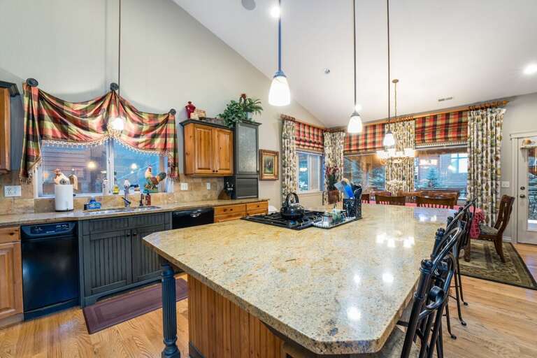 Large island with seating for 4.