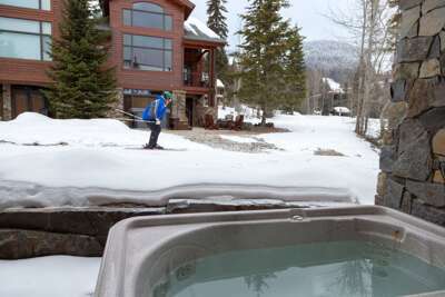 Relax in the tub after a day of skiing!