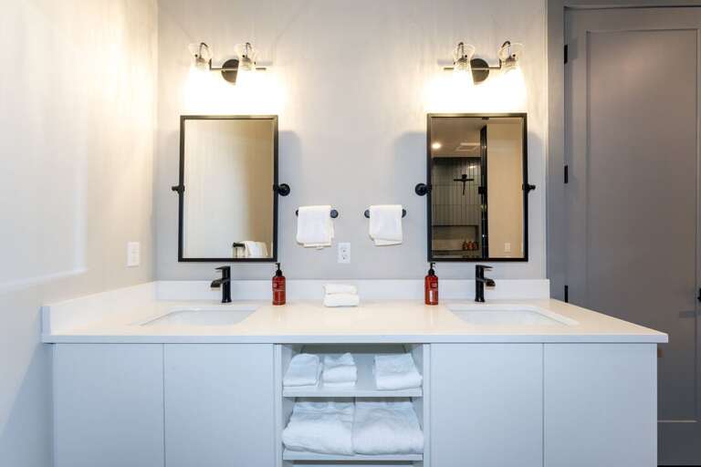 Dual Vanity sink. | Main Level