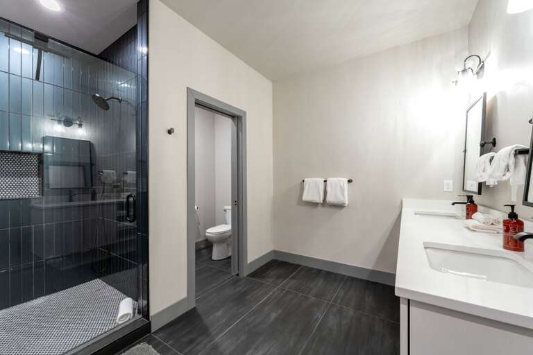Ensuite bathroom. | Main Level
