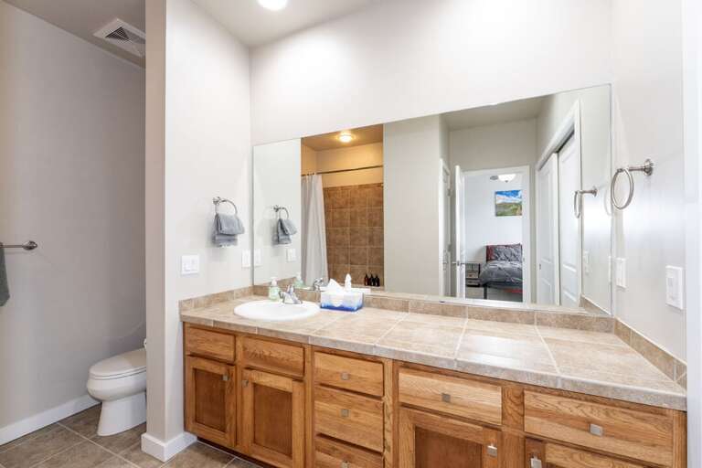 Ensuite bathroom. | Upper Level