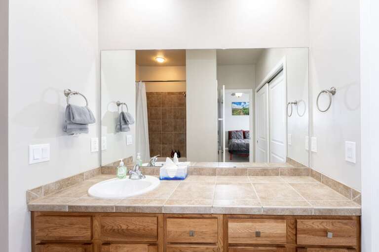 Single vanity with large space to get ready. | Upper Level