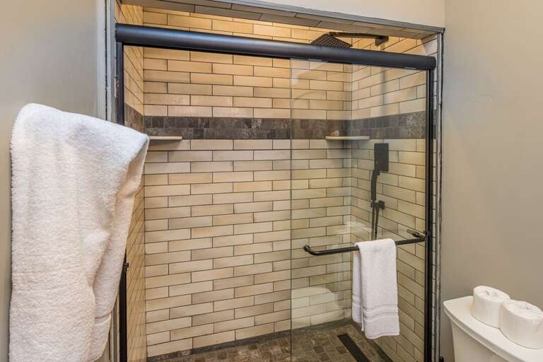 Bathroom 1, private ensuite