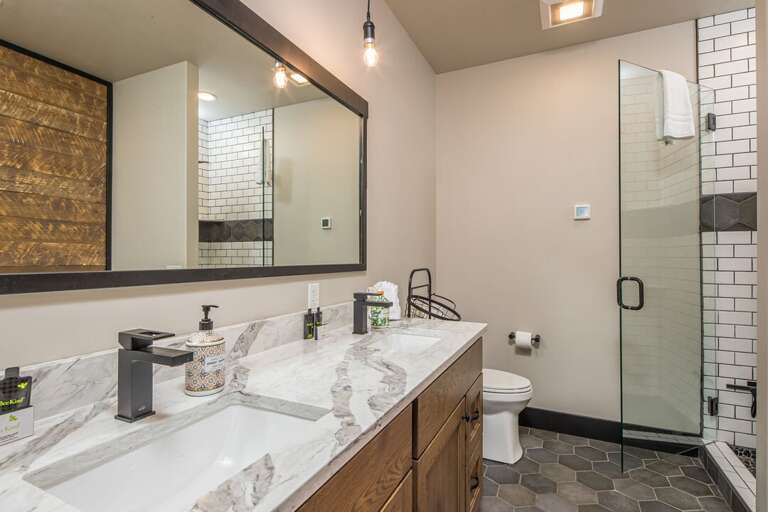 Bathroom 2, private ensuite