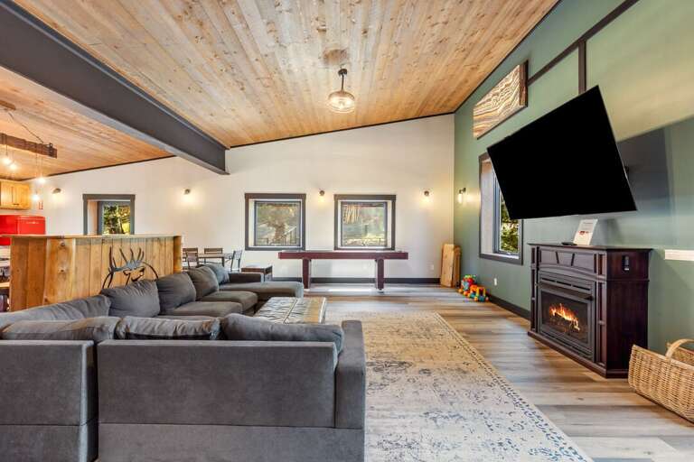 Enjoy a movie or some music with the whole family | Loft