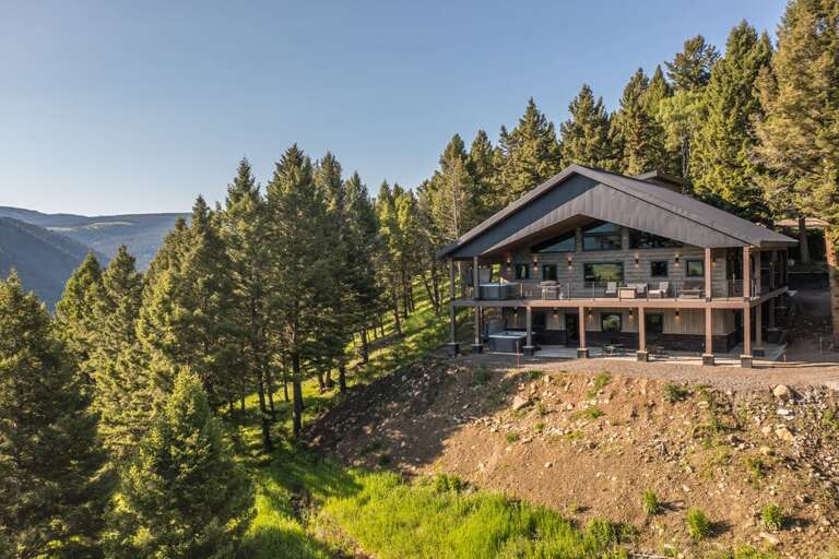 Gorgeous Home, 2 private hot tubs!