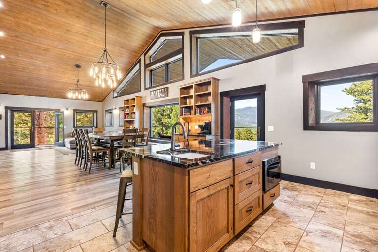 Large bay windows make the natural light flow through the great room | Upper Level