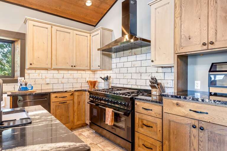 Large gas range for meals supplying the whole family | Upper Level