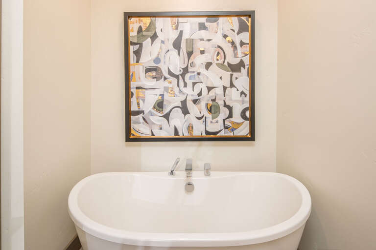 Master Bath soaking tub | Main Level
