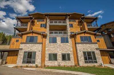 Welcome to Peak View Retreat!